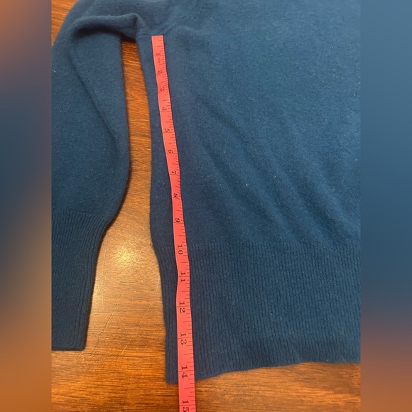 Neiman Marcus Deep Blue Turtleneck Sweater - Picture 5 of 5